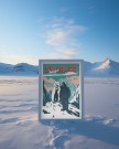 Svalbard , mann med isbjørn  thumbnail