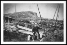 Skeikampen , gutt med melkespann, fotografert i tidsperioden 1892-1907 thumbnail