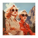 kvadrat , to damer i sommerfjellet , rødaktig hår og røde lepper    thumbnail