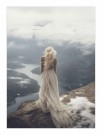 kvinne i hvit kjole stående på fjellkanten ser utover landskapet og elven  thumbnail