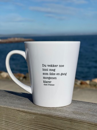 Du vekker noe inni meg som ikke en gang morgenen  klarer , lattekopp